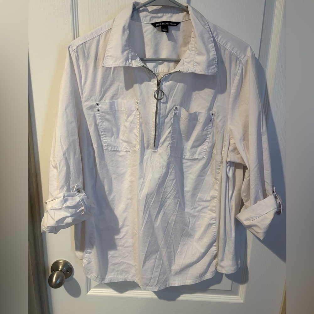 Zac &Rachel women 1X top white with rolled sleeves. Zipper neckline.